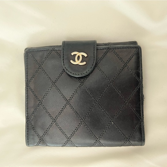 CHANEL Black Quilted Wallet - Picture 1 of 7